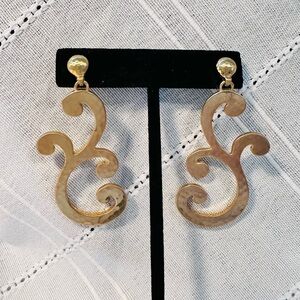 Elegant Gold Swirl Earrings